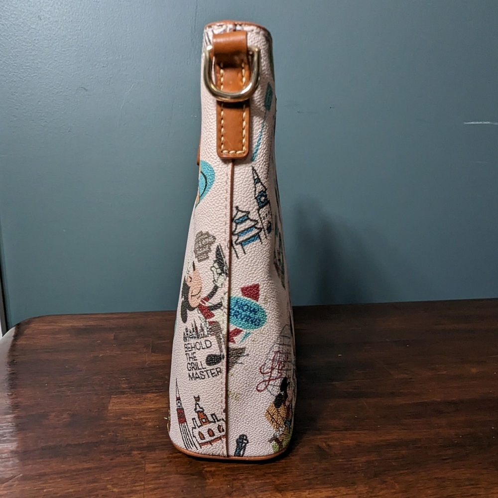 Dooney & Bourke Disney EPCOT 2022 Food and Wine Festival Crossbody bag - Picture 4 of 13